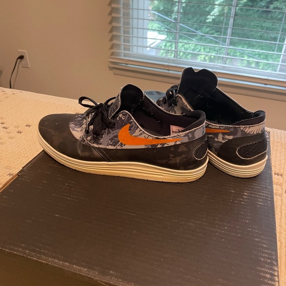 Used Nike one shots , good condition , good soles, rare colorway - Picture 2 of 5